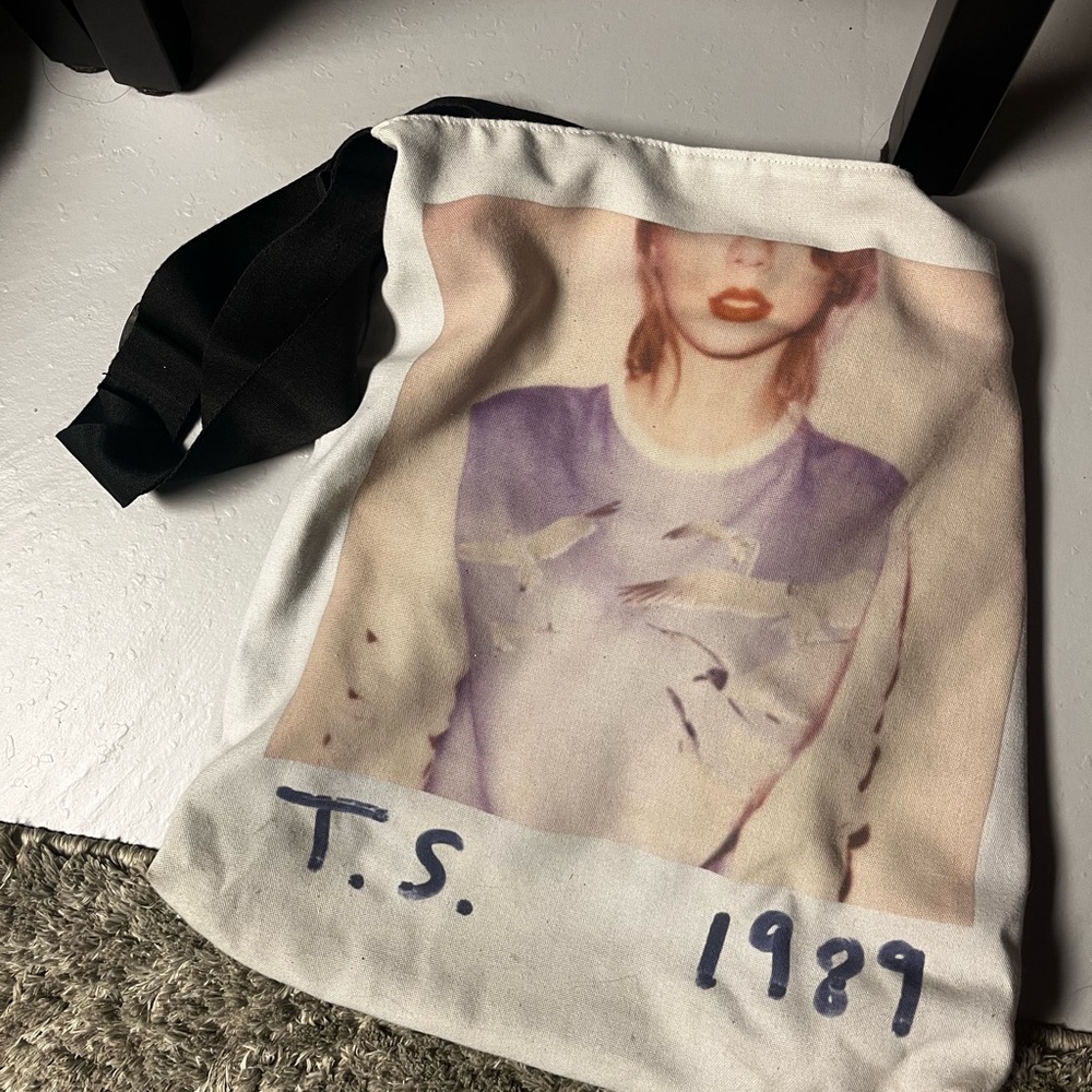 T.S. 1989 Graphic Women Bag - Black and White